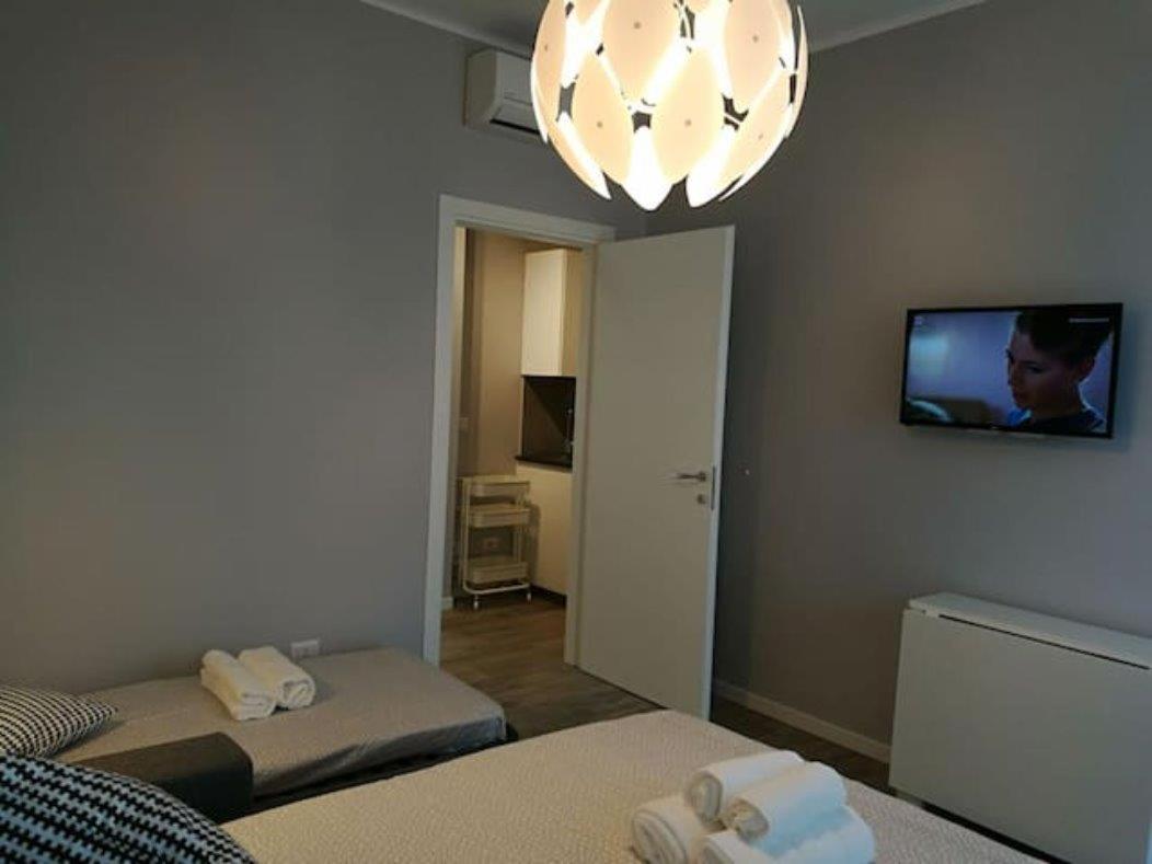 Appartamento Con Grande Terrazzo In Via Lomellina - Lome 527 Мілан Екстер'єр фото