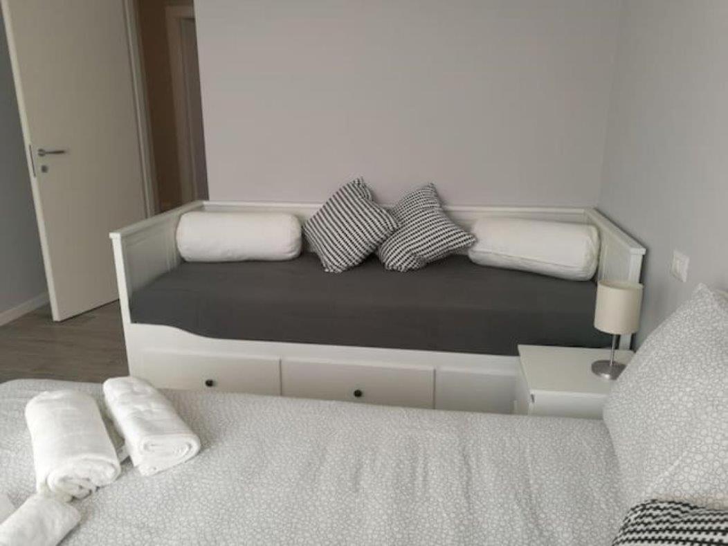 Appartamento Con Grande Terrazzo In Via Lomellina - Lome 527 Мілан Екстер'єр фото